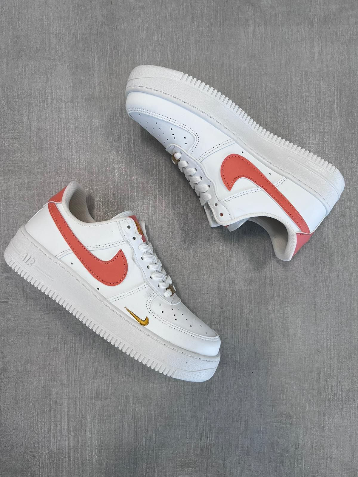 Nike Air Force 1 Blancas Con Logo Salmon