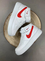 Nike Air Force bota logo rojo